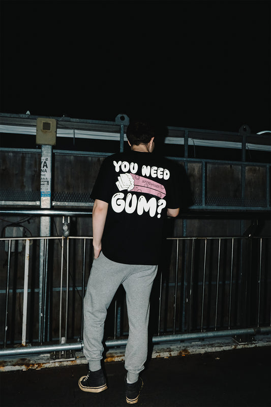 Oversize Siyah Tişört 'You need gum?'