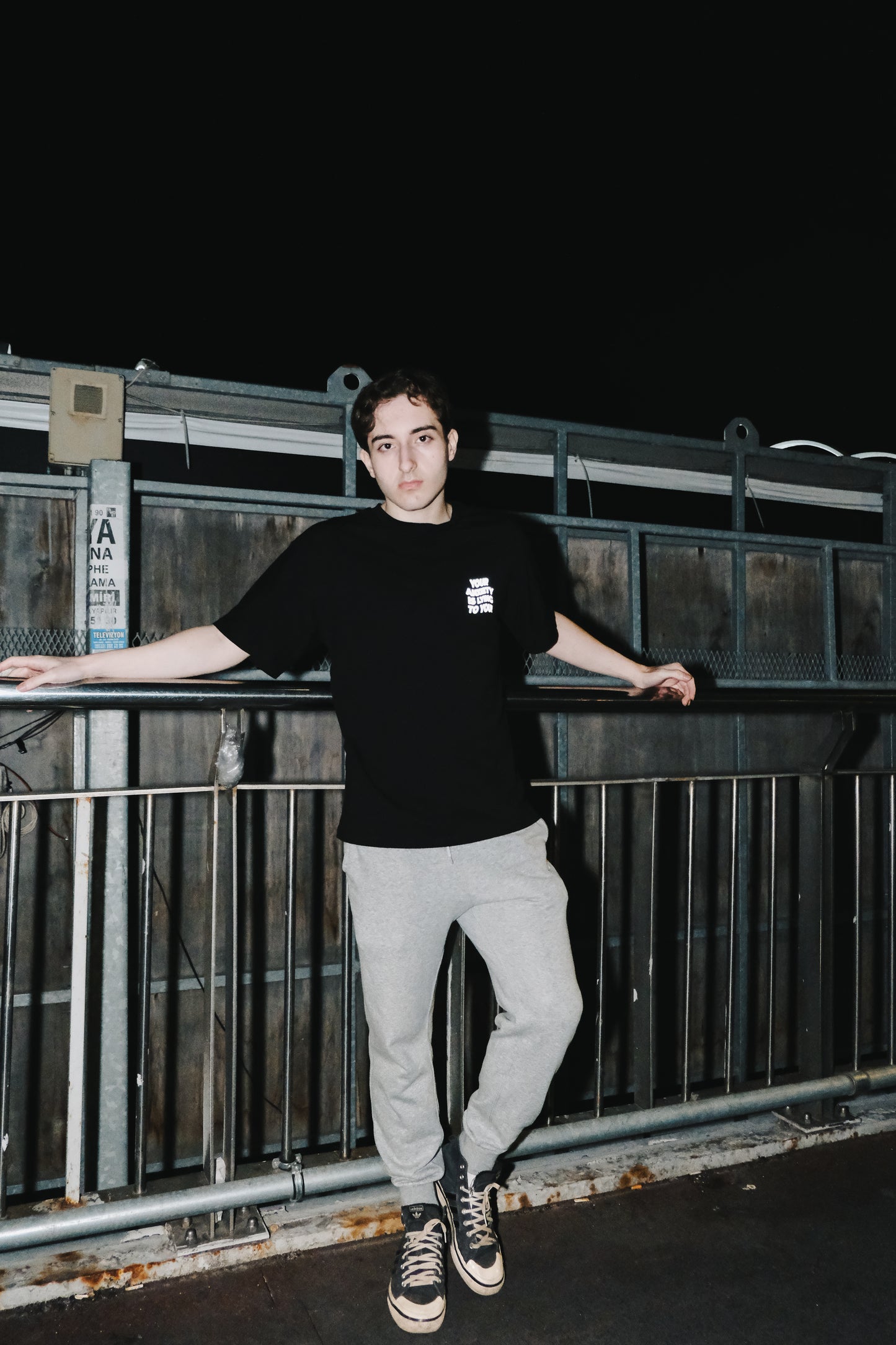 Your Anxiety is Lying To You! baskılı siyah oversize tişört – unisex streetwear moda, rahat ve şık kombinler için