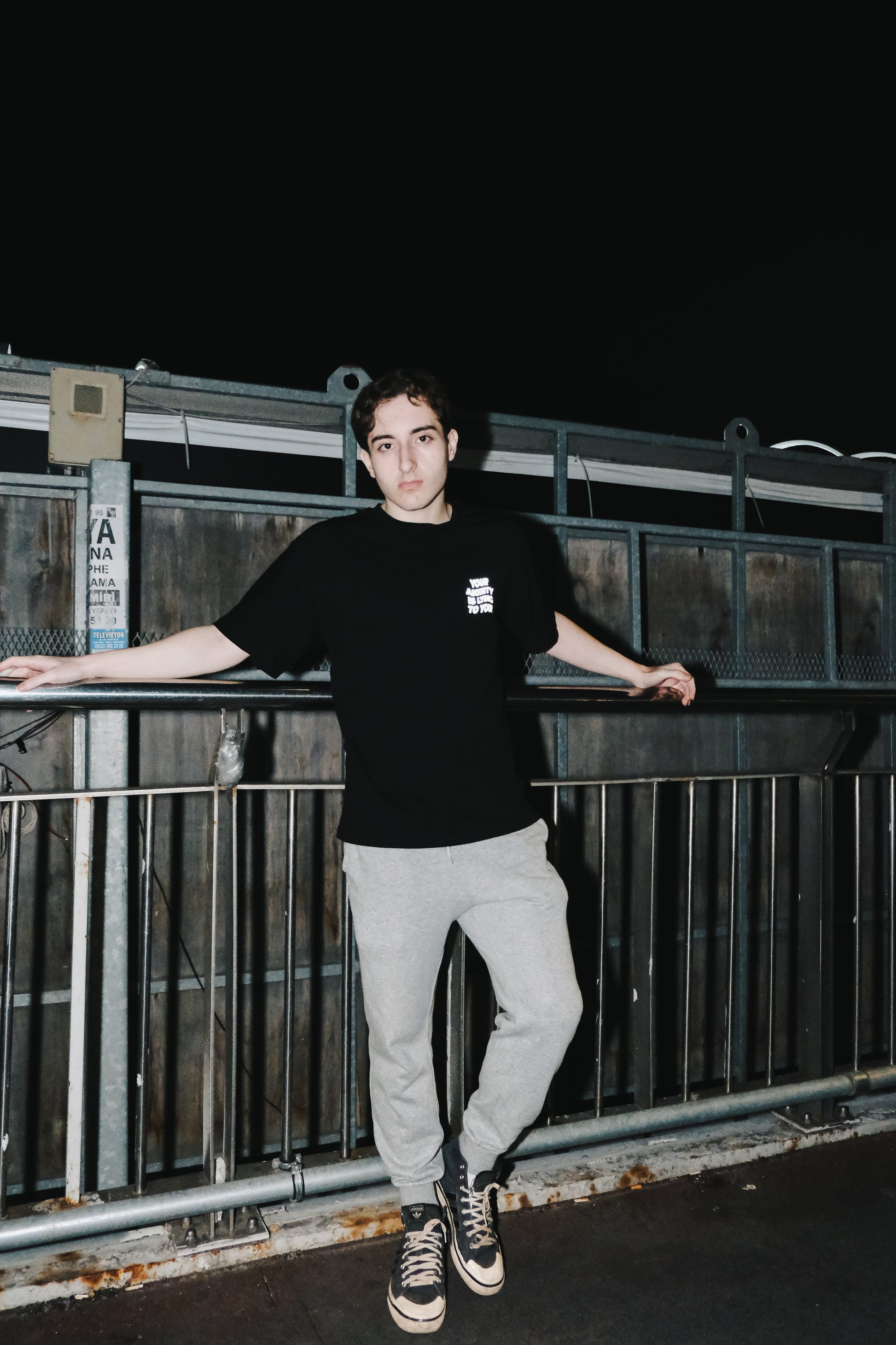 Your Anxiety is Lying To You! baskılı siyah oversize tişört – unisex streetwear moda, rahat ve şık kombinler için