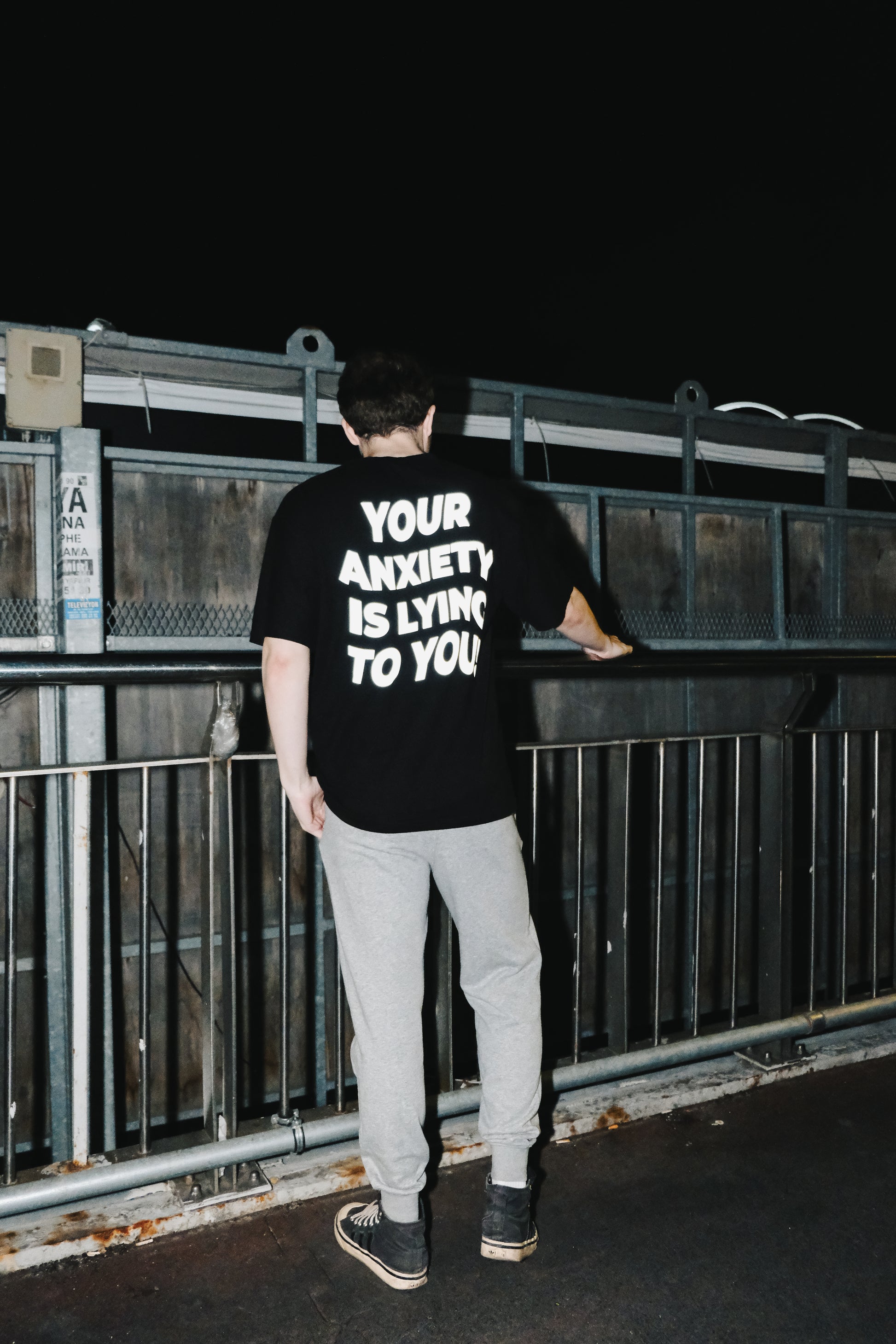 Your Anxiety is Lying To You! baskılı siyah oversize tişört – unisex streetwear moda, rahat ve şık kombinler için