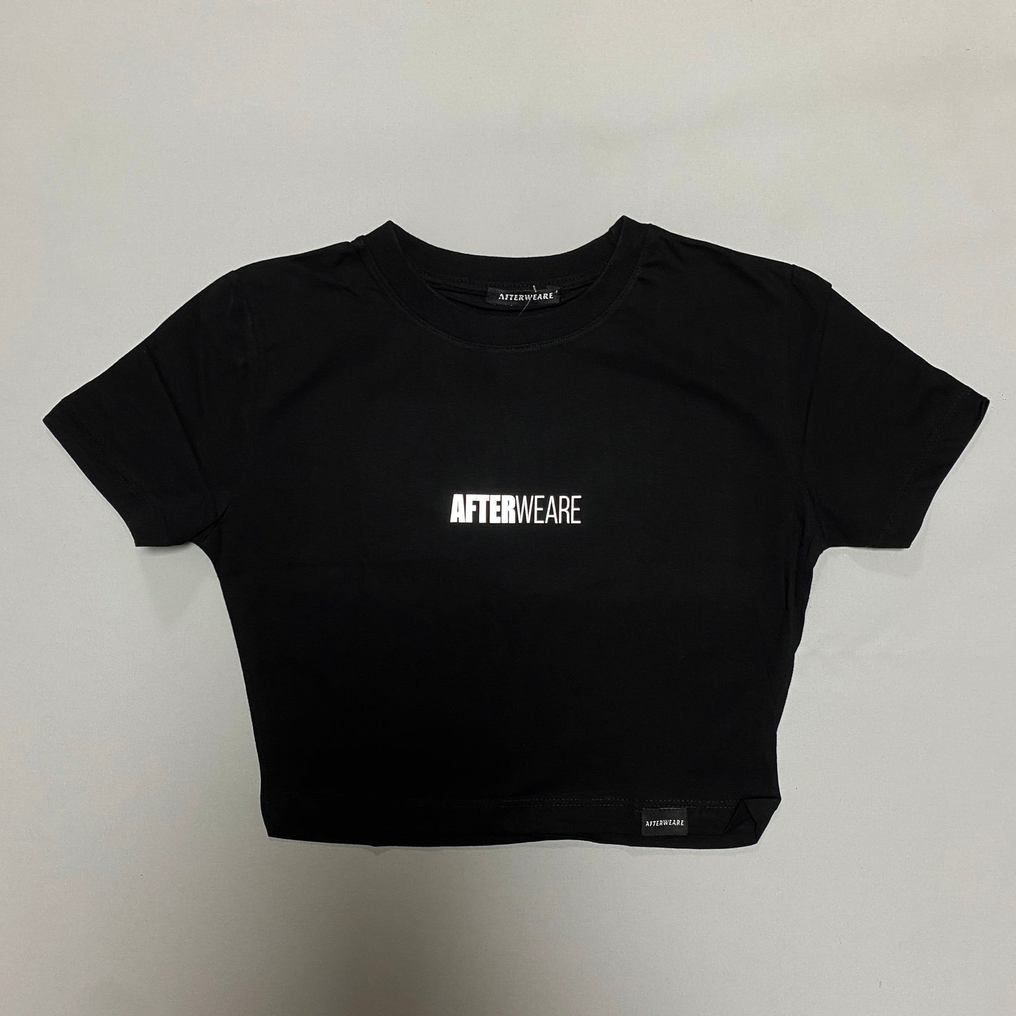 SCHWARZES CROP-T-SHIRT „HARDCORE MOTHERFUCKER“ REFLEKTIEREND