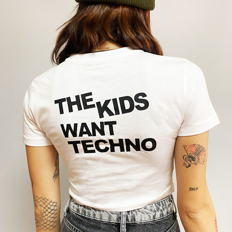 WEISSES CROP-T-SHIRT „THE KIDS WANT TECHNO“